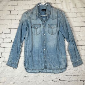 Bebe Button Up Denim Pearl Snap Button Womens XS Long Sleeve Chambray Blue Shirt